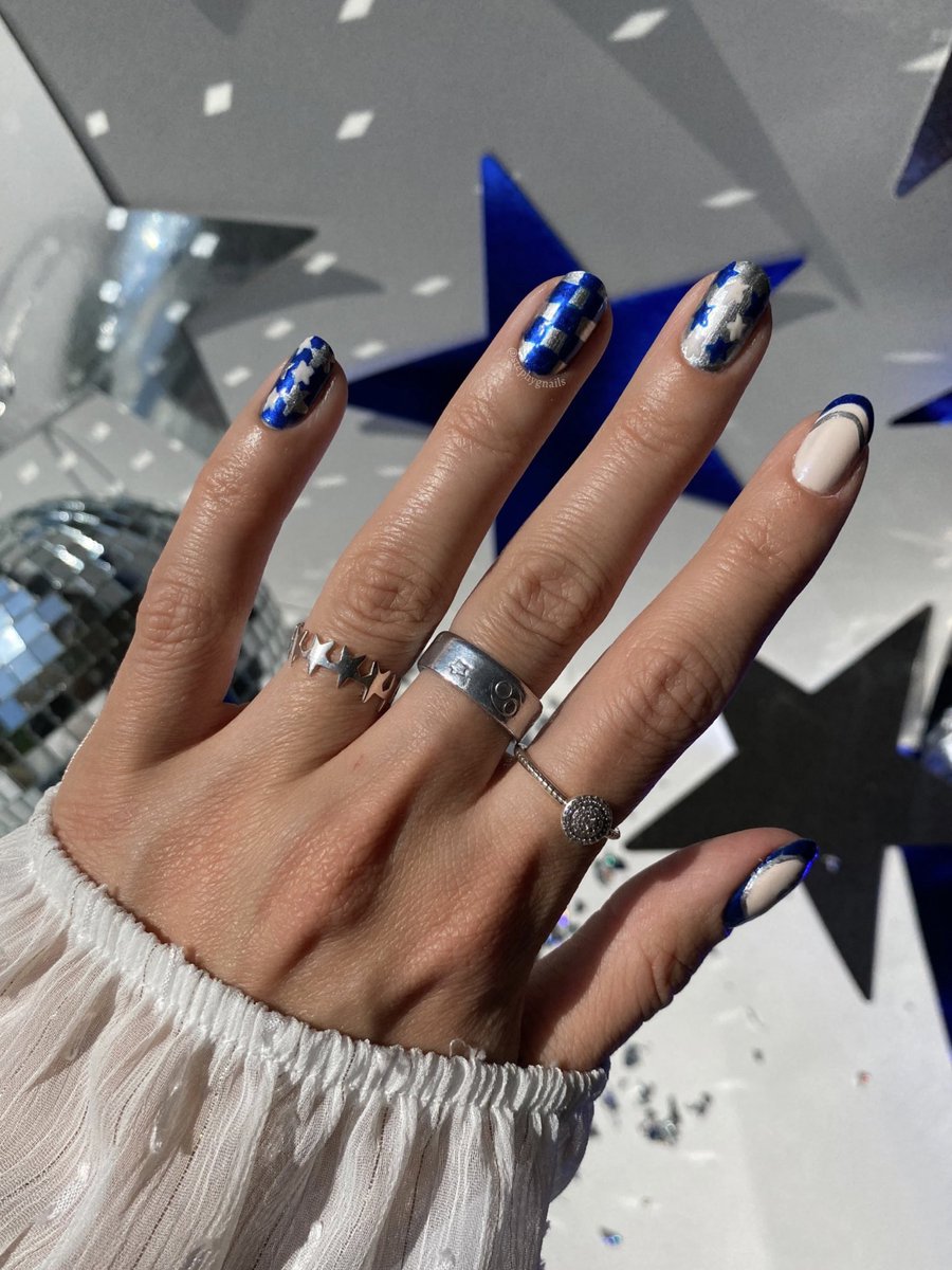 Stephgrosse18's tweet photo. Happy Midnights eve! Taylor posted her midnights manicure so I have to post MY midnights manicure! ✨🕛💙@taylorswift13 @taylornation13 #TaylorSwiftMidnights #taylornation #MidnightsTaylorSwift #Midnights #MidnightsTS #midnightsmanicure https://t.co/TBoUYmL1MC