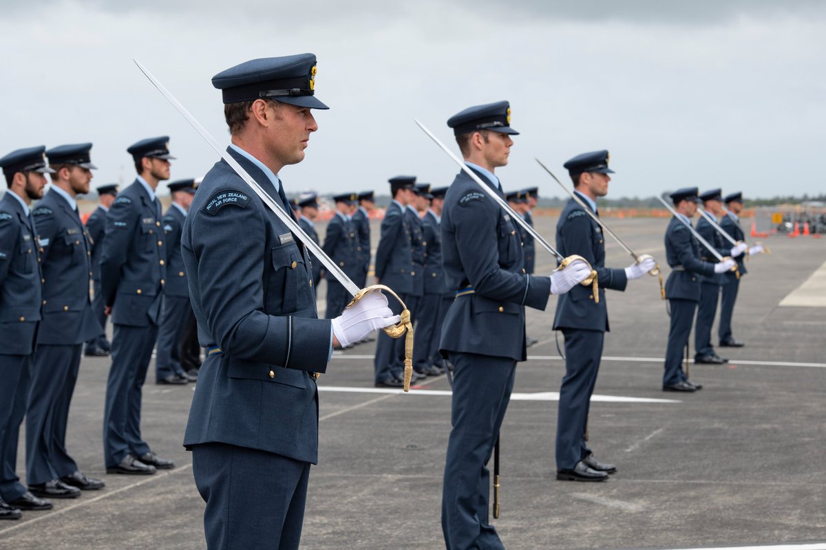 NZAirForce's tweet photo. A special day at #BaseOhakea yesterday as we celebrated the graduation of six personnel from the 21/1 Pilot Course.
These personnel have now gained their wings and will be heading further down their career path into either fixed-wing or rotary-wing operations.
#NZAirForce https://t.co/0eFdppMZ7C