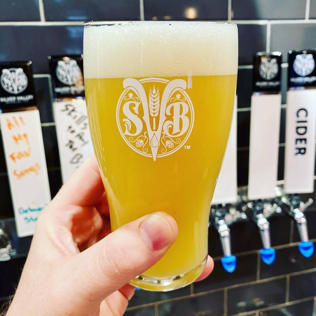 SVbrewing's tweet photo. 🚨New Beer Release🚨

It’s Thursday and SVB’s got a brand new beer to help you get ready/through the weekend! 

Introducing “Skills To Pay The Bills” Hazy Pale Ale! With the amount of Mosaic and Citra we dropped in this thing, you better believe that i… https://t.co/TL1NFaJRoh https://t.co/TitgCAoDb0