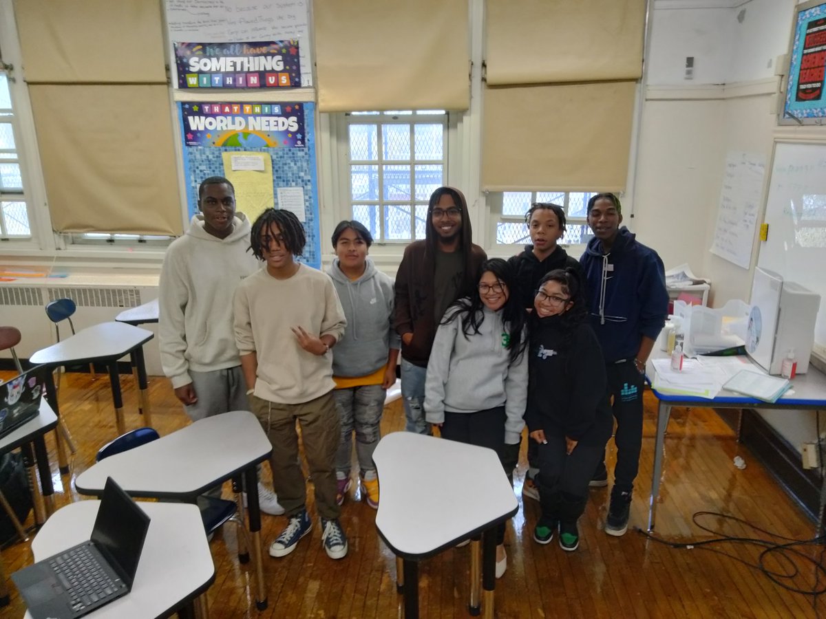 aupebrooklyn's tweet photo. Mentoring students in Robotics, Student Council and Model UN with love and success at AUPE. #bushwickstronger https://t.co/hHjDv7wXiq