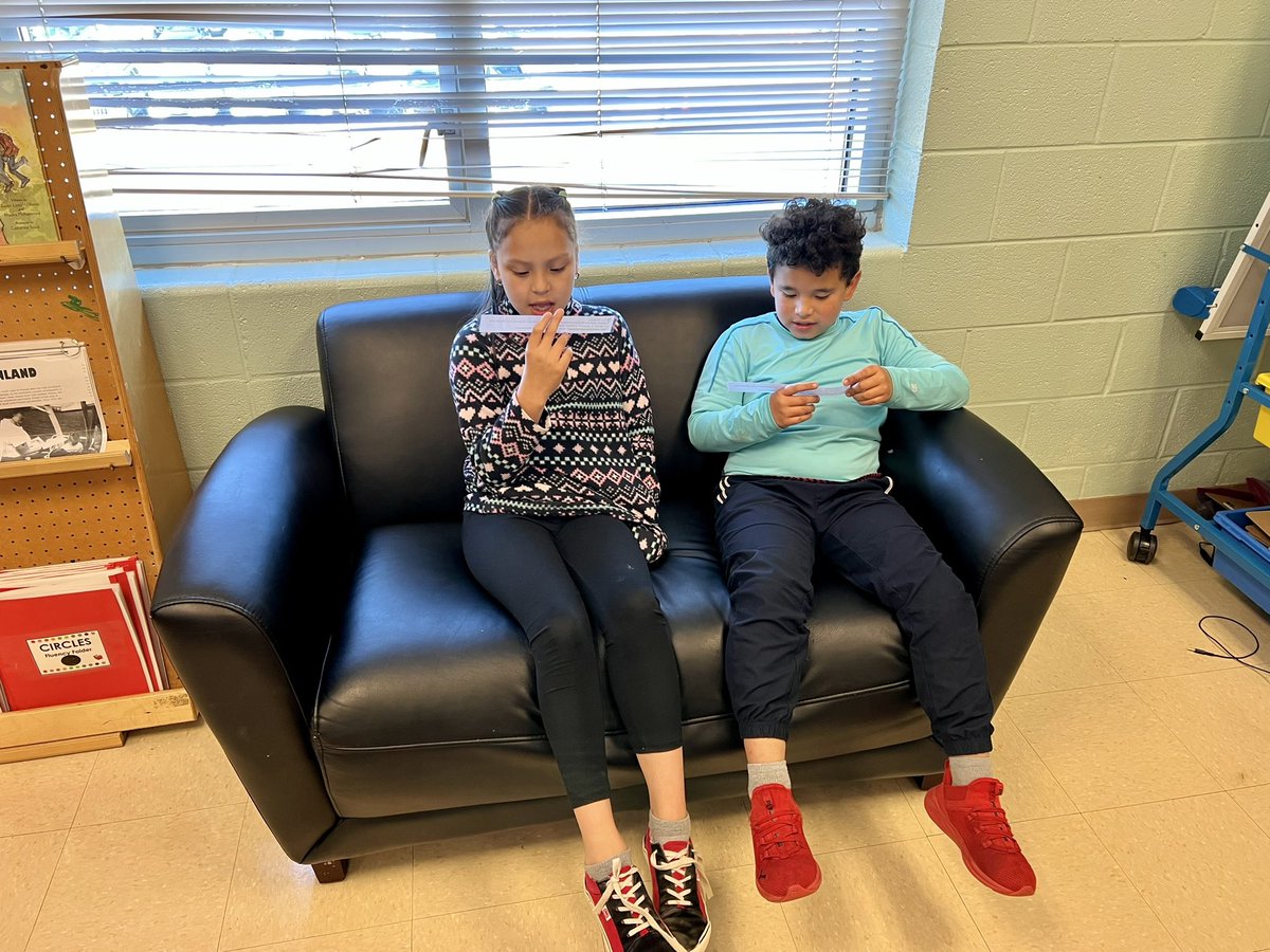 SterlingElemen1's tweet image. 3rd Graders practiced their fluency excerpts with a buddy today!  Next up…class audiobook! 🗣️ 🎤 📖  @ELeducation @CharMeckSchools  #Module1 #YesWeCan #SiSePuede #sterlingpride🐯