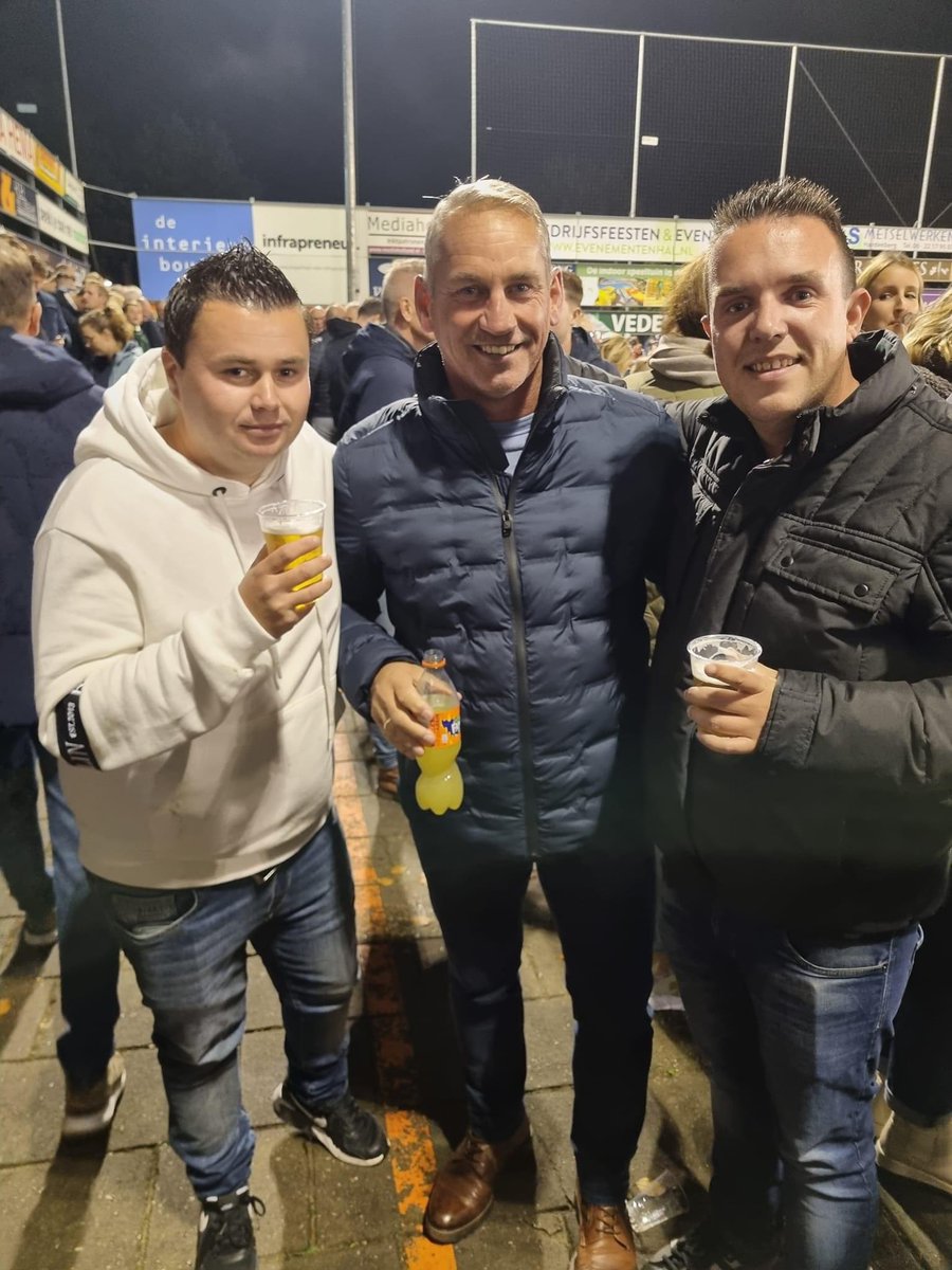 zangerhenkjan's tweet photo. Dat was een avondje Hardenberg. Helaas geen stunt, Zwolle wint met 0-1 van HHC Hardenberg. Wel een mooi SC Veendam gehalte met o.a Gert Heerkes, Gersom Klok en @D_Verlinden πͺπ» #hhcpec https://t.co/A6p8drY5Yw