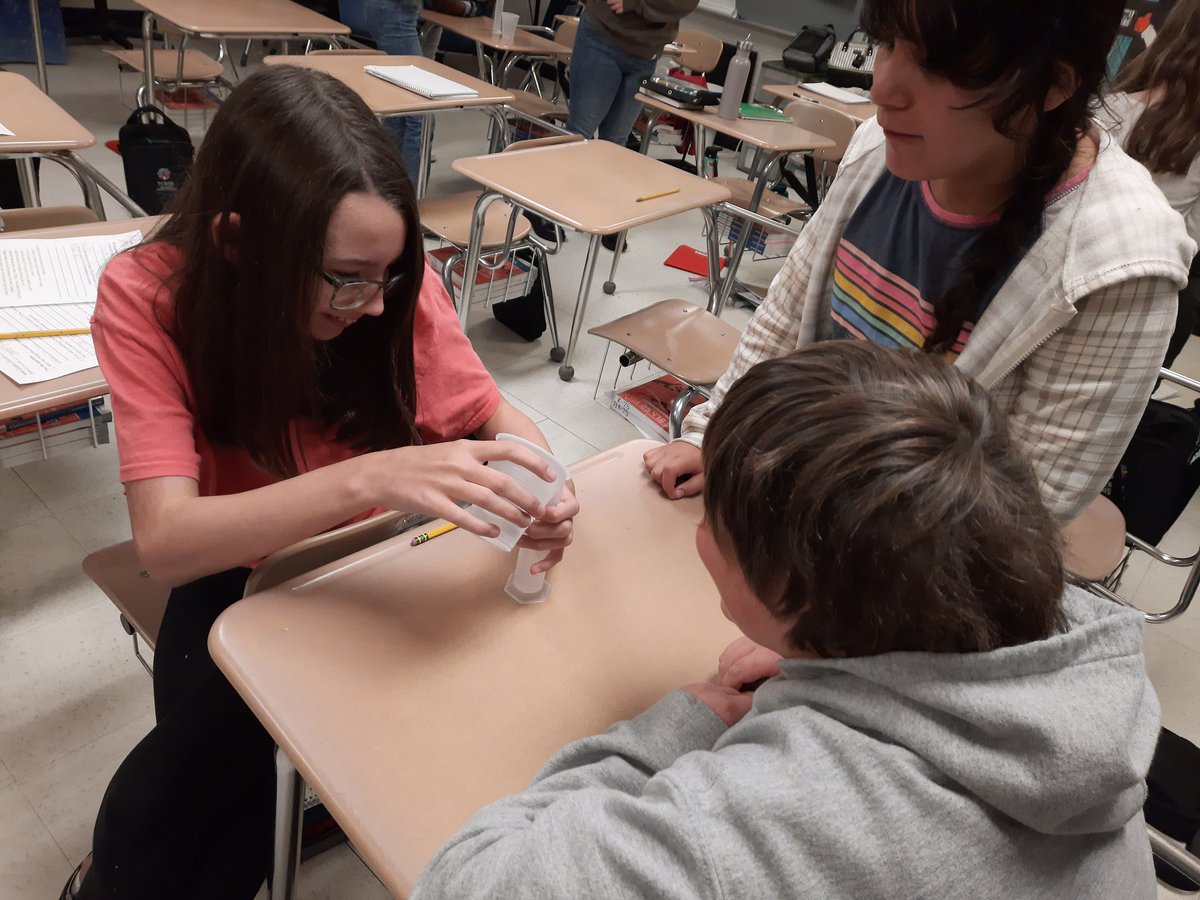 robersontcboe's tweet image. 5th grade Ss are using the water displacement method to find the volume of objects! Then, they used this to calculate the density 🧪📝 @MunfordElem @TCBOE #sciencerocks #mathinscience #leadingtheway #workingonmyroar