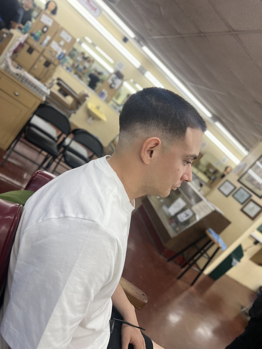 rene_olivarez's tweet photo. I picked up a clipper for the first time a couple of months ago and I haven’t looked back since!! 💈💈 https://t.co/YlNEdtQgX1