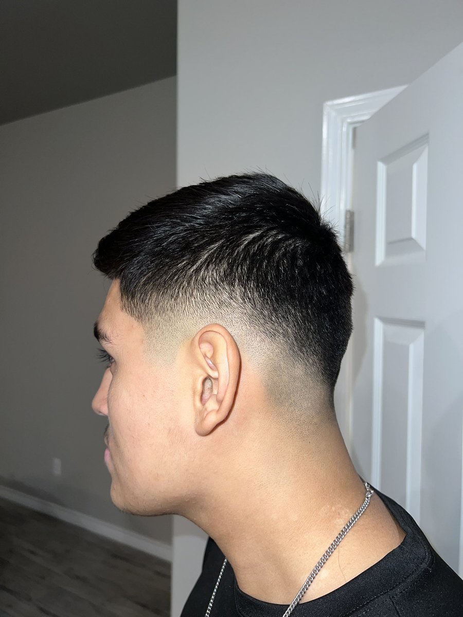 rene_olivarez's tweet photo. I picked up a clipper for the first time a couple of months ago and I haven’t looked back since!! 💈💈 https://t.co/YlNEdtQgX1