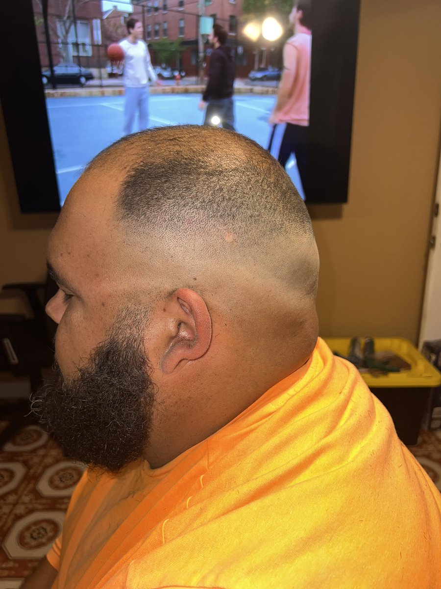 rene_olivarez's tweet photo. I picked up a clipper for the first time a couple of months ago and I haven’t looked back since!! 💈💈 https://t.co/YlNEdtQgX1