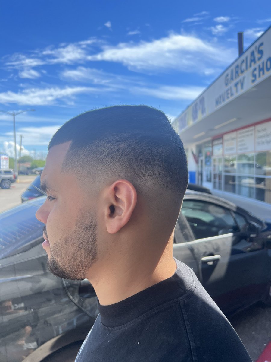 rene_olivarez's tweet photo. I picked up a clipper for the first time a couple of months ago and I haven’t looked back since!! 💈💈 https://t.co/YlNEdtQgX1