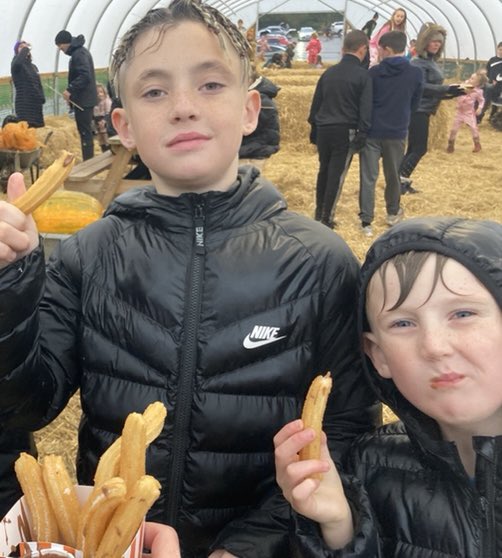 MandyMcKay33's tweet photo. @MrsCrerar after being poorly most of the October holiday, B was happy to have a fun day out pumpkin picking 🎃 https://t.co/O2dWSBKTu9