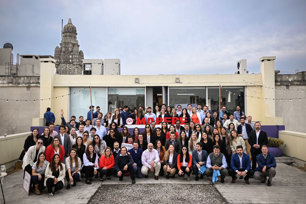 Mcecidl's tweet photo. Orgullosa del equipo de ⁦@mapfre_UY⁩ de todo el recorrido y transformación que hemos logrado. Vamos por mucho #MAS. Feliz día del Colaborador #MAPFREDondeTuTiempoCobraSentido #GranEquipo https://t.co/BDQBLXaZCX