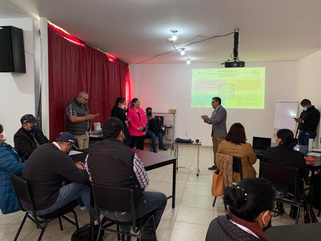 SubdireccionC's tweet photo. Personal de la @SubdireccionC, el @CdMToluca1 y el 
@CMToluca2, estuvieron presentes en el desarrollo del Micro Taller: “Elementos Básicos de Educación Ambiental”, impartido por el Área de Educación Climática de la @SEB_Edomex, presentes la @DraOlga2, y el Mtro. @rojaschavarria. https://t.co/SMEJp2oEil
