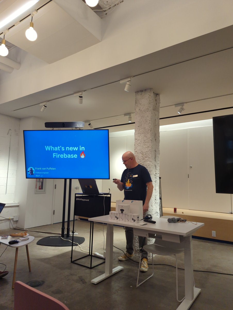 tomas_piaggio's tweet image. @puf is lighting up the house at the @gdg_nyc !

#FirebaseDevFest #FlutterDevFest