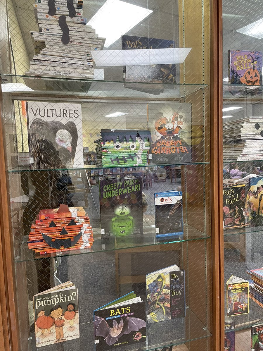 NancyCravey's tweet photo. Loved seeing the fun displays outside the @ConeCougars school library today! #GCSLibrariesEngage with bulletin boards and other creative ways to highlight the fun of reading! https://t.co/gV02gK1S1D