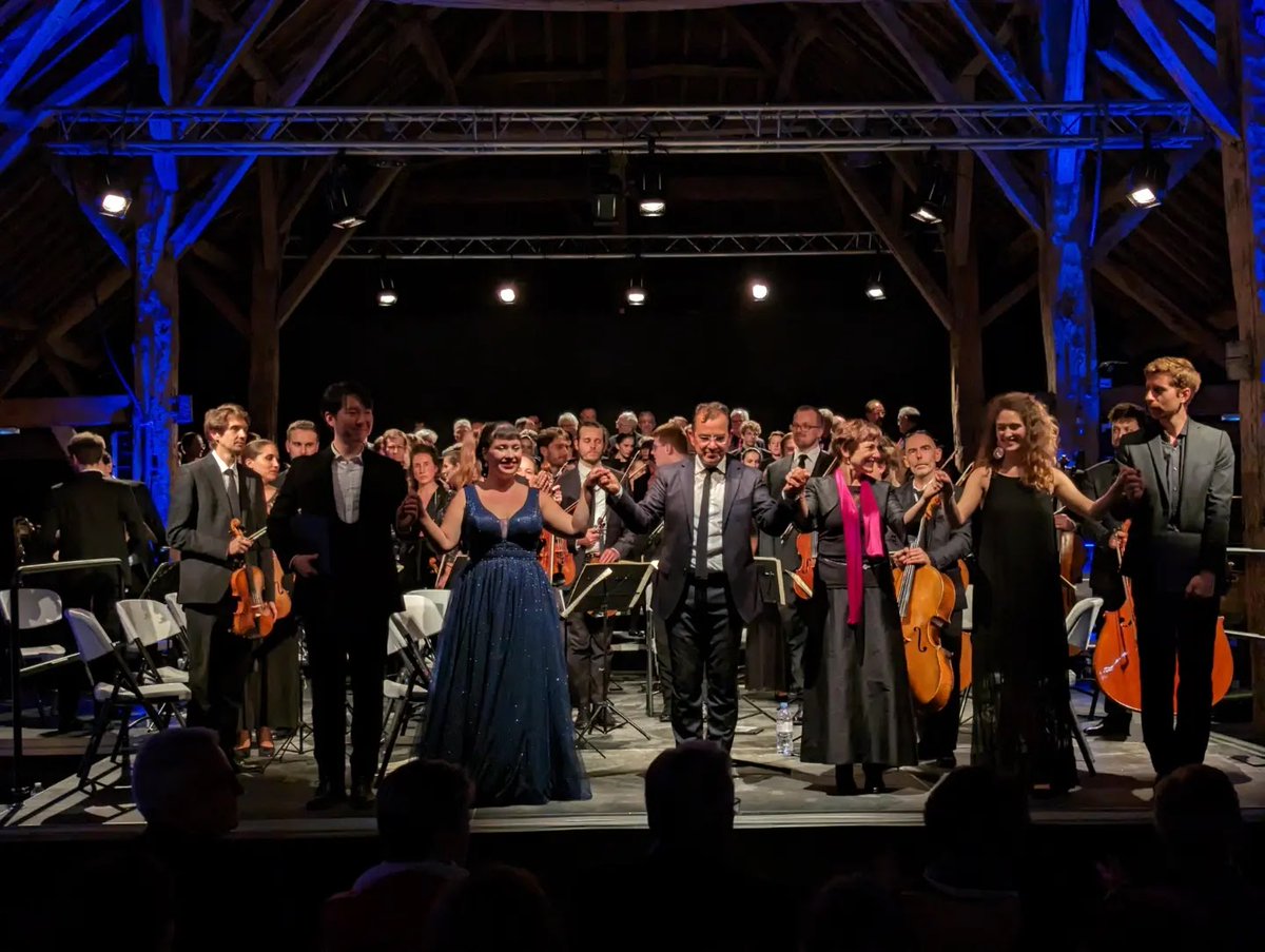 MairieLesRiceys's tweet photo. 👉 Concert exceptionnel aux Riceys avec Génération Mozart 🎶🎵
Concert du tricentenaire du sacre Royal de Louis XV, voyage musical dans l'Europe des Lumières.
#generationMozart #lesRiceys #concert #concertclassique #musiqueclassique #tricentenairedusacreRoyaldeLouis15 https://t.co/EcEHTNxJHd