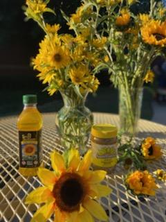 OutdoorAmy's tweet photo. I have the best thinking partner and co-facilitator @ksuarez28!! We had so much fun teaching @KayGrangerElem Kinders today. Sunflowers and life cycles and senses make for a great day learning outside. 🌻🌻 TY Princess Science for teaching with me today! @NISDScience https://t.co/Z1VjBcF4kd