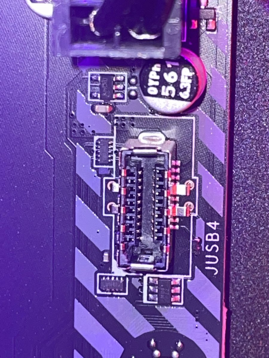 grape_420_69's tweet photo. @NZXT every time I use my top usb c port I either a pop up saying the device is malfunctioning or it just doesn’t work. I don’t see anything wrong with it other than the fact it doesn’t work. Please help, thank you https://t.co/ivMCRjKceN