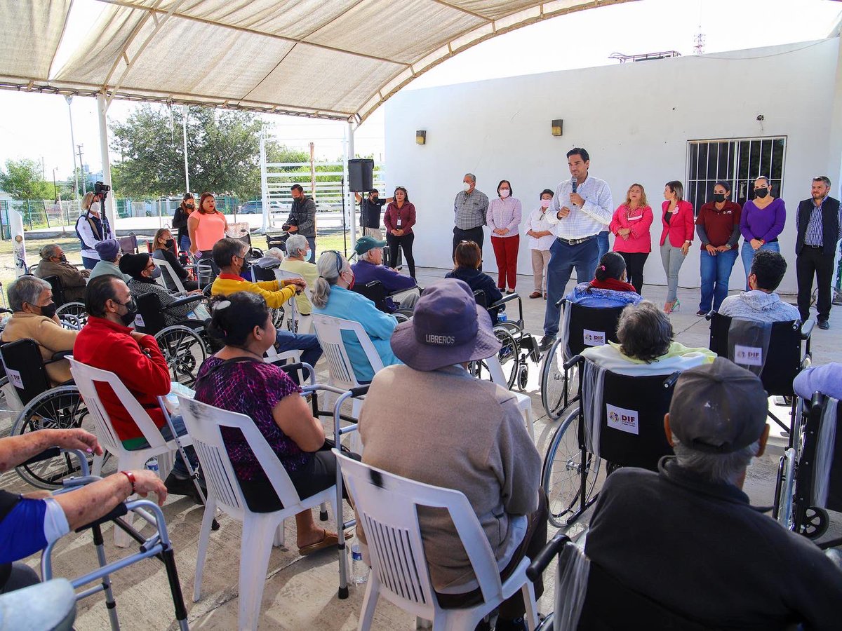 carlospenaortiz's tweet photo. Acudí junto con DIF Municipal a la colonia Los Muros, para saludarlos y hacer entrega de aparatos funcionales y apoyos. Me dio mucho gusto convivir con ustedes y recuerden que es un programa permanente al que pueden inscribirse. https://t.co/uDqC0bBLE9