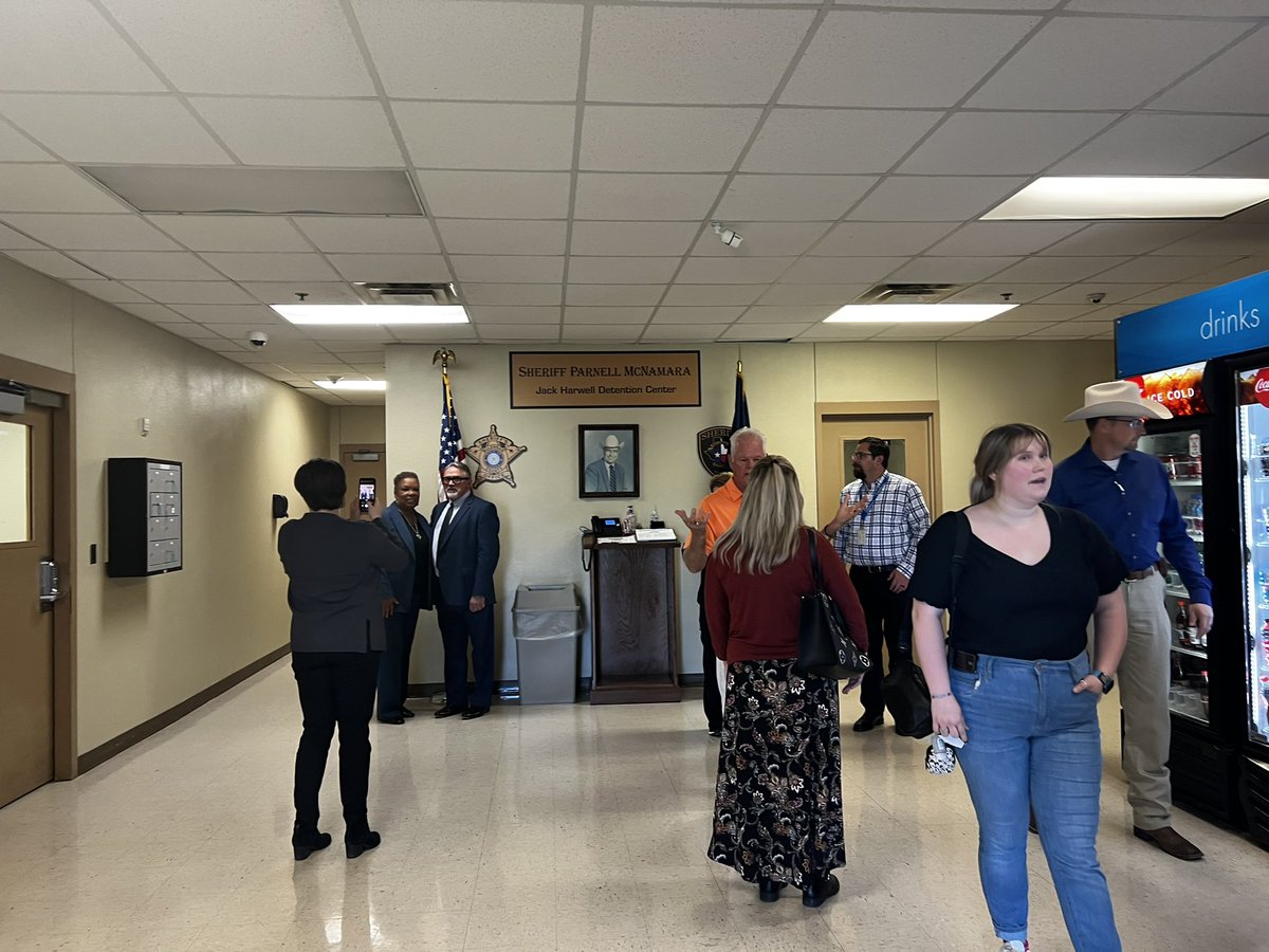 Tx Comm Jail Stand tweet media