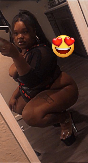 Let me dress up for you 🤩 https://t.co/M2Tcu11oG3