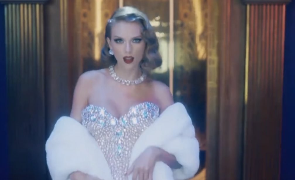 PopBase's tweet photo. Taylor Swift in the ‘Midnights’ visuals. #TSmidnighTS https://t.co/TjrpUIM1ab