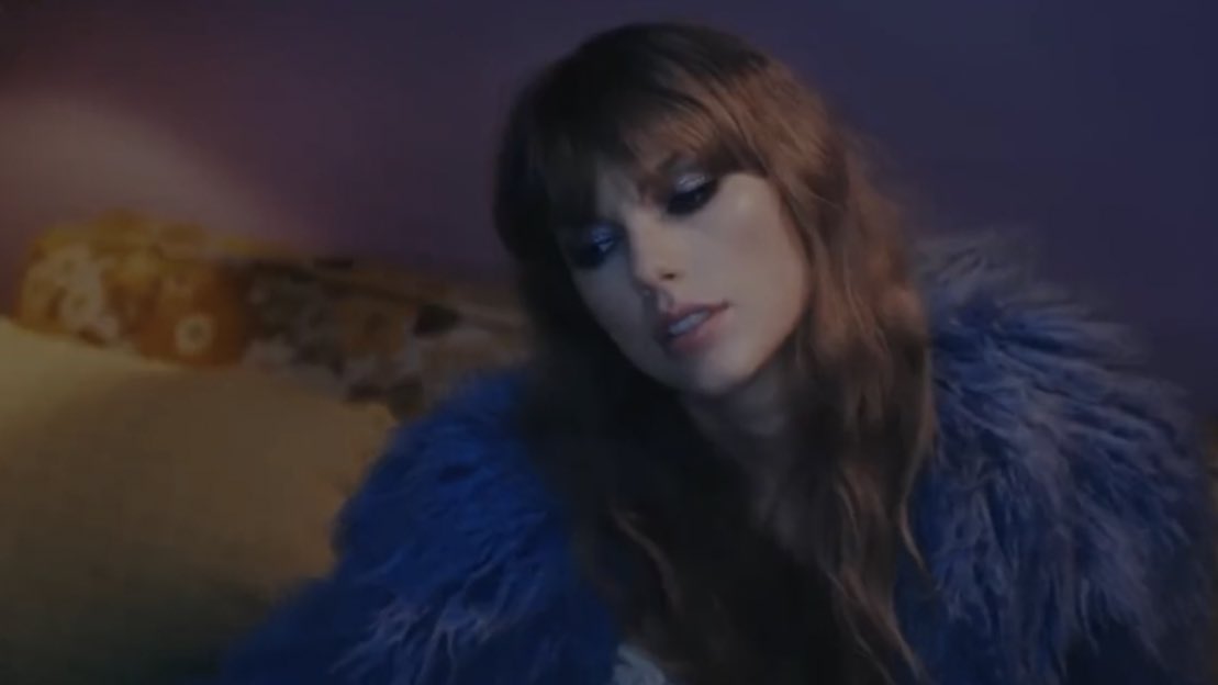 PopBase's tweet photo. Taylor Swift in the ‘Midnights’ visuals. #TSmidnighTS https://t.co/TjrpUIM1ab