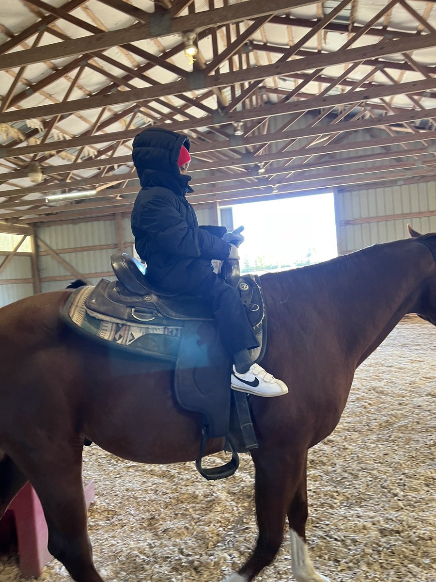 Lridge04's tweet photo. Our field trip to Sunny Acres Farm was so much fun!  Corn, gourds, pumpkins, hay and horse rides! A great opportunity to learn more about weather/seasons! @AudubonES @LaquettaCarter7 https://t.co/RvYs3YIabi