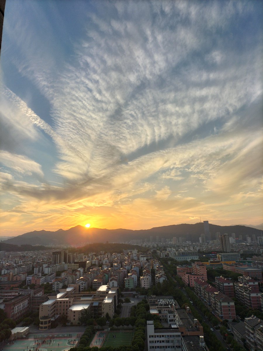 dadadalongwang's tweet photo. Hello，the autumn setting sun https://t.co/6SL9lQjhyt