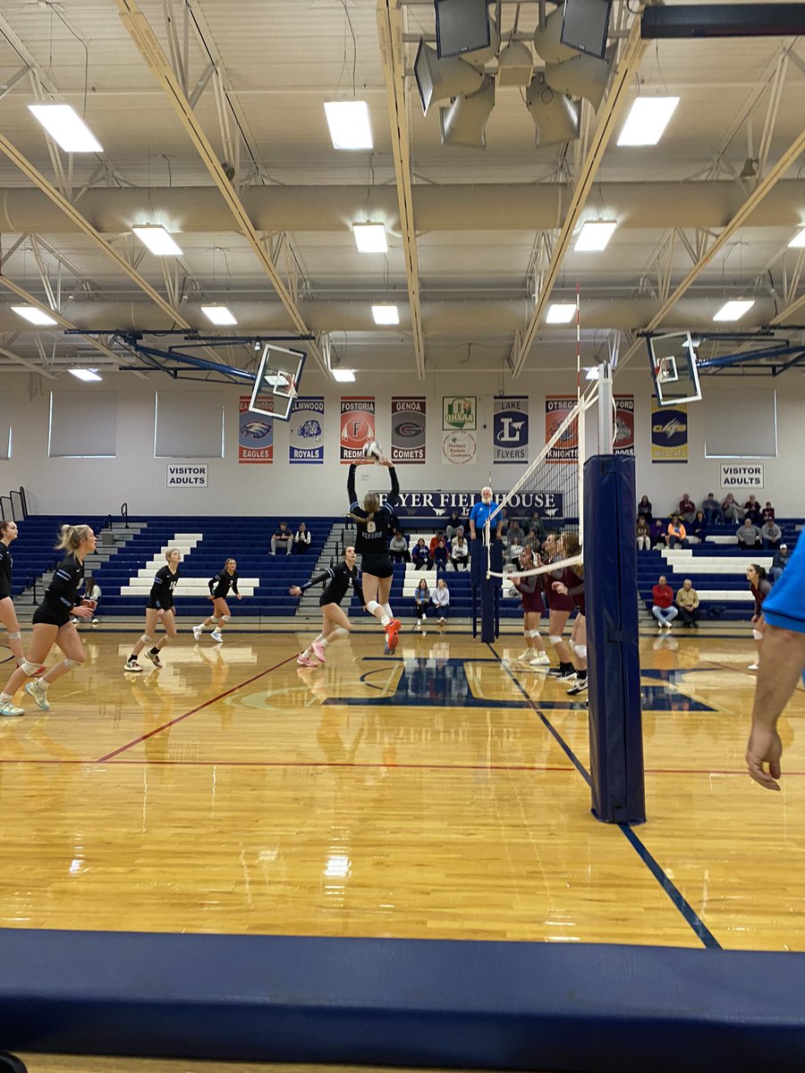 FLYERVBALL's tweet image. Sectional Champs!Beat Rossford in 3 tonight! Keep pushing Lady Flyers! Moving on to districts next Tuesday at Seneca East against Sandusky Perkins.