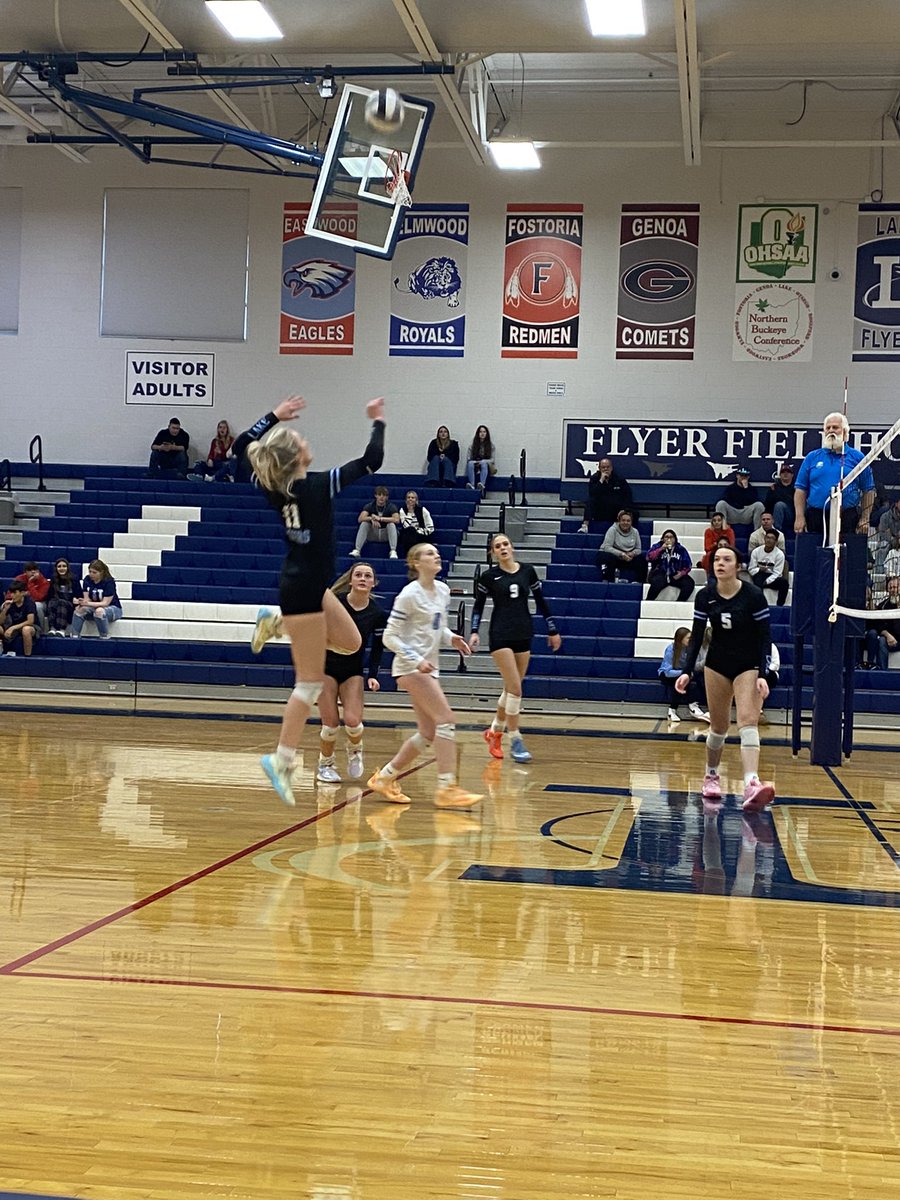FLYERVBALL's tweet image. Sectional Champs!Beat Rossford in 3 tonight! Keep pushing Lady Flyers! Moving on to districts next Tuesday at Seneca East against Sandusky Perkins.