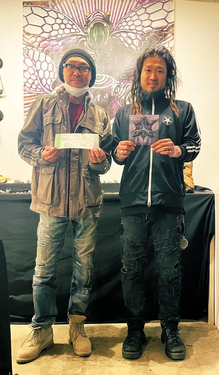shoutajima's tweet photo. オハヨ。
阿佐ヶ谷ギャラリー白線にて開催チューの「avatara」にセンセーと行ってきたZE!
「俺コレが今すぐほち〜ぃ」つってセンセーが作家の牛くん私物ブレスレットを強奪、もといお買い上げ!もちろんリングもオーダー。
展示は23日まで!急げ!
#田島昭宇 #avatra #ギャラリー白線 https://t.co/52TudkCUa1
