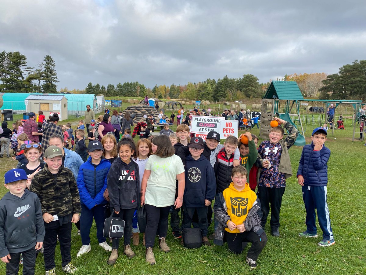 GreenfieldCB's tweet photo. Greenfield Students enjoyed some time at Hanks Farm. #cbvrce https://t.co/FAkkgZjPUe