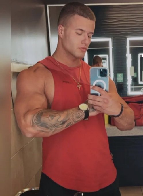 Late night pump 💪🏻 https://t.co/D7yqarm1hH<a href="/tag/outnow"class="tags"><span>#outnow</span></a>