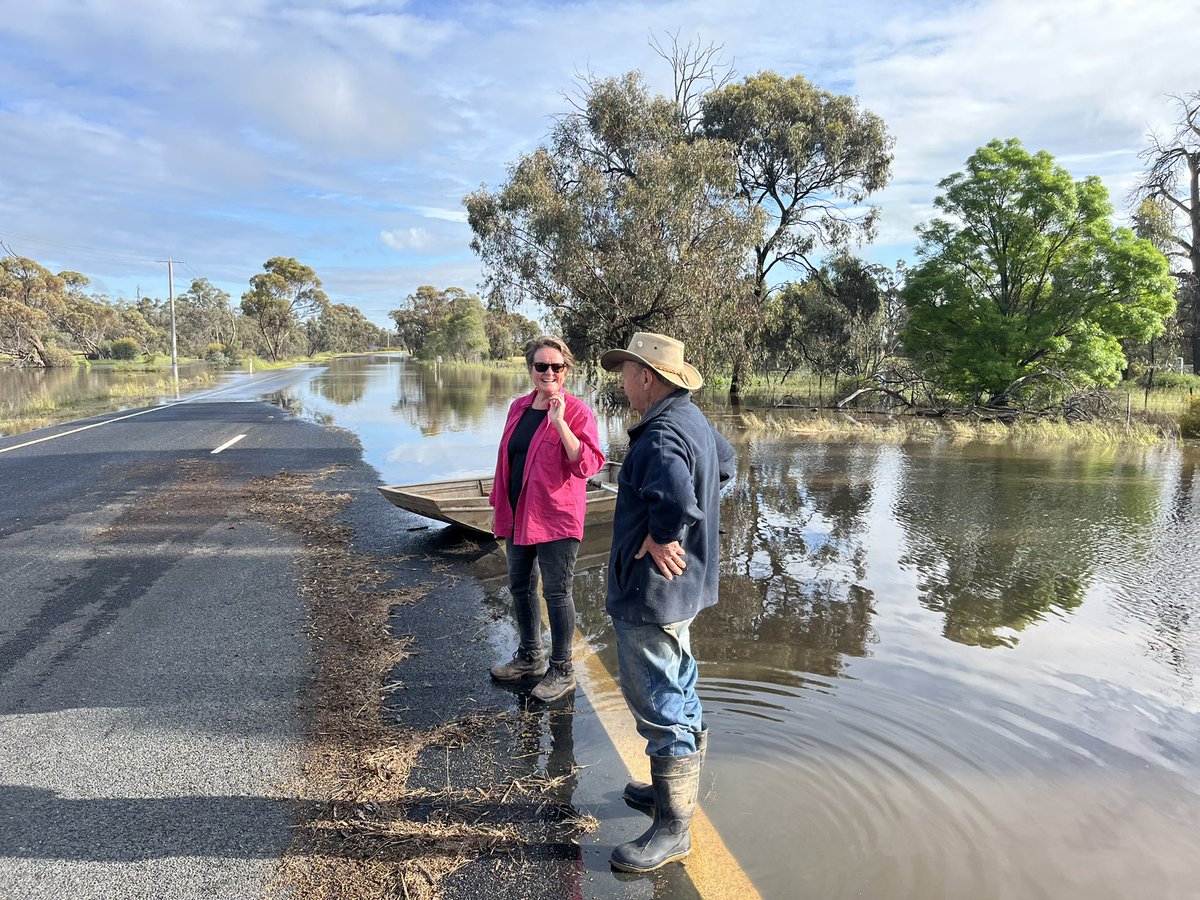 Calder highway 4km sth of Culgoa - a welfare check on uncle Gus underway 👍💦💦 - he rows over from his house to let them know he is ok 👌 at 84 years of age @Warwick_Long @HerbieWarne @AndrewWitney @tommy_bath @Kurtwight39
