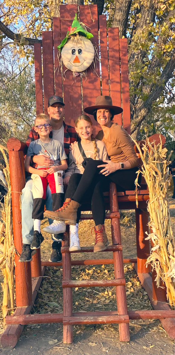AngieEdinger's tweet photo. October, you are my favorite…. #myfavoritecolorisoctober @edinger_ryan https://t.co/8s0RhZfQHr
