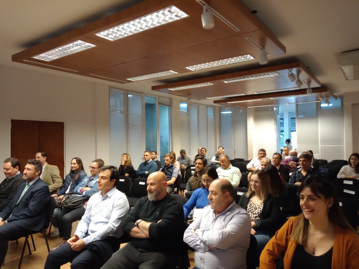 ElTranviaRadio's tweet photo. El Licenciado Di Pace destacó la falta de certezas económicas en la charla del @Cecoinse https://t.co/rjXfwB5Yiz