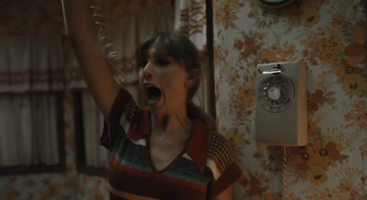 spoonfulofswift's tweet photo. @taylornation13 me at my phone whenever I get a tweet notification from tn:
#TFNonPrime #midnightsTSnosleepover https://t.co/76XorAkEGh