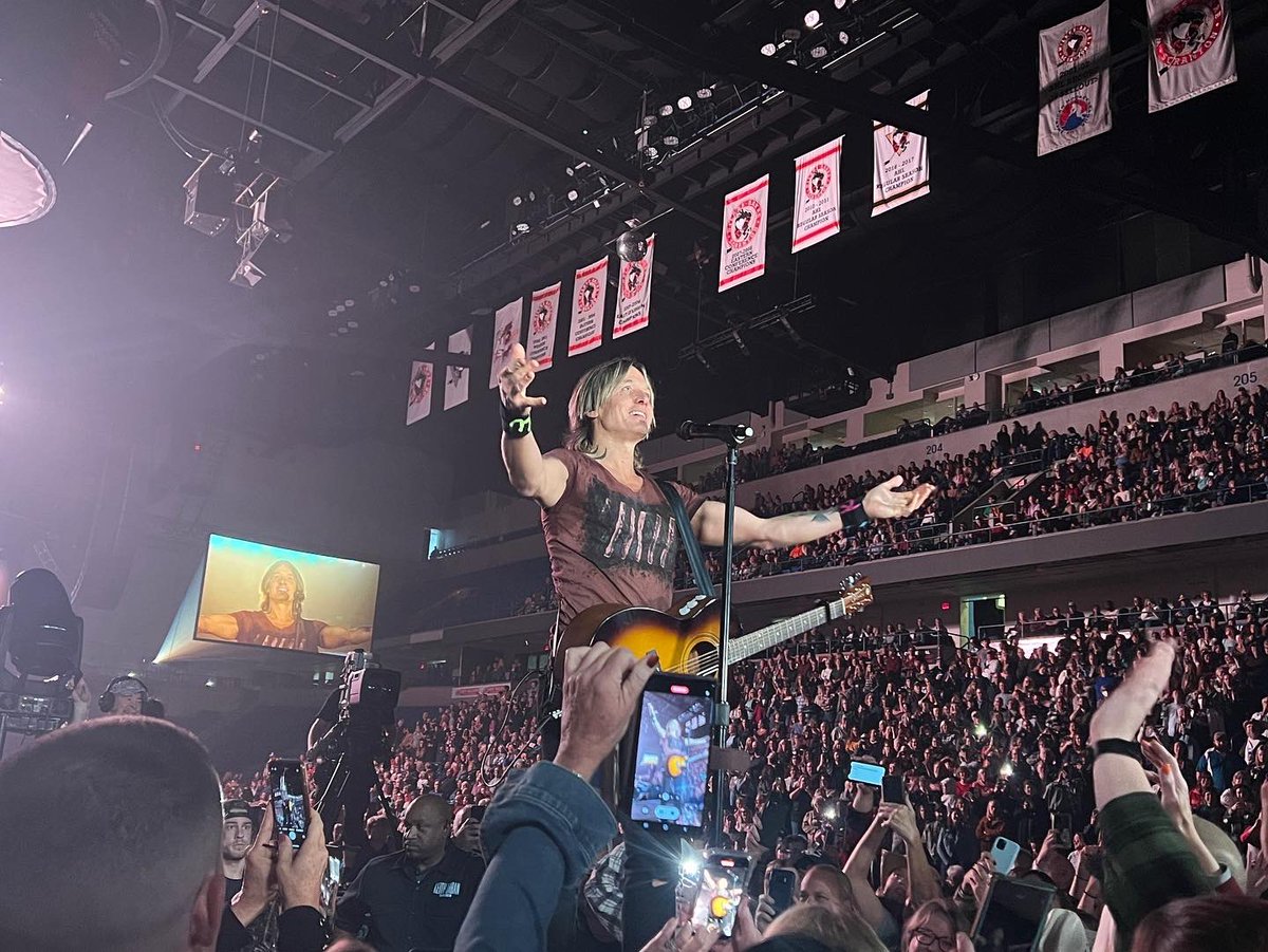 MoheganArenaPA's tweet photo. What a night!!!
Thank you @KeithUrban @tylerhubbard and @IngridAndress for an amazing show!
Letโs do this again soon!
#keithurban #tylerhubbard #ingridandress #thespeedofnowtour #WilkesBarre #HereInLC #WBHere #LiveNation #MSAPA #concerts #Liveconcerts #country #countrymusic https://t.co/ag5P4zX3ph