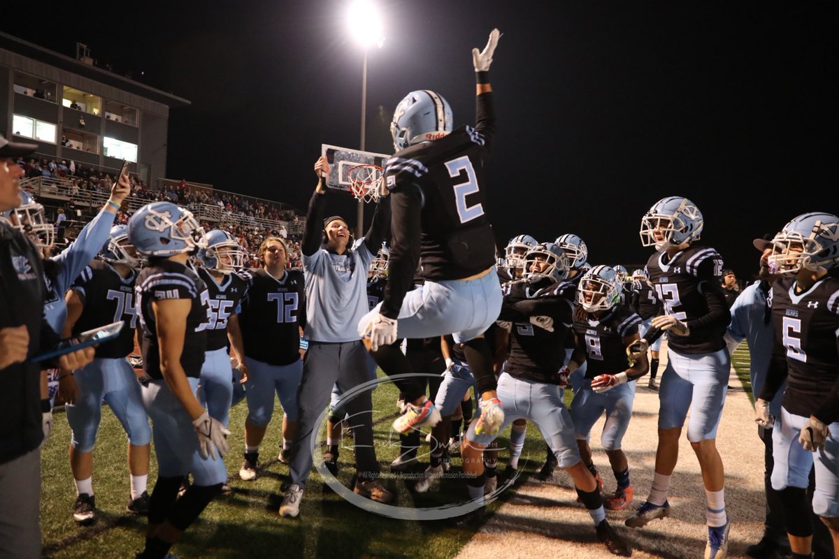 Halftime CV Bears up 14-0 over Ferris 
#WeAreCVBears #SeniorNight