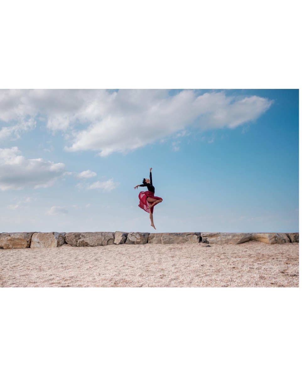 A ballerina goes to the beach 🏝 

I  quite like this one of the young lady on the Aoshima jinja beach. ⛩🌴

adamserrasanfelin.com 

. .
#xt3 
#xf56mmf12mk2 
#fujifilmx_us
#fujifilmsg 
#fujifilmx_uk