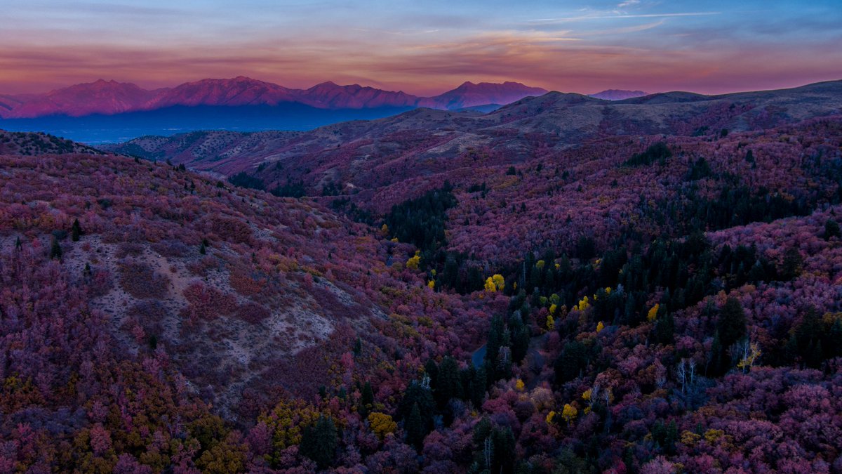 KUTV2News's tweet photo. 😍WOW! Tonight's view from Butterfield Canyon. Can't get anymore beUTAHful than that!

📍: Salt Lake County, Utah
📷: Chris Williams, via https://t.co/rfXQN8lDEa https://t.co/ogVN6PFUoC