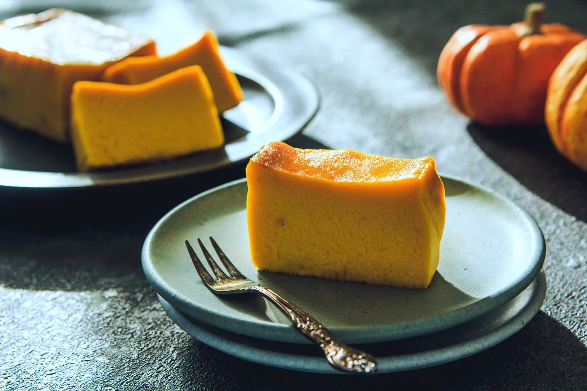 混ぜて焼くだけ！「濃厚かぼちゃチーズケーキ」のレシピ！