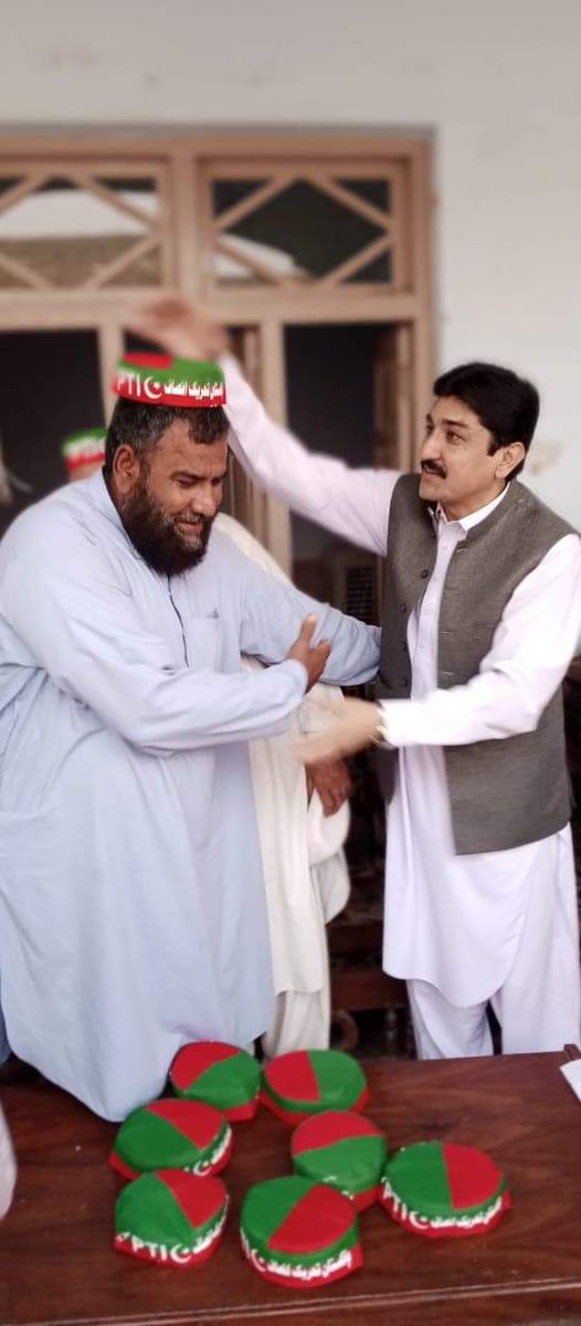FarhanK03979042's tweet photo. جمیعت علمائے اسلام ف کو بنوں میں بڑا جھٹکا
#ضلع_بنوں پختون خواہ ملک عدنان خان #PK102 کی قیادت میں JUI اکرام دورانی گروپ سےیو سی ممش خیل کے پورانے ورکرز اور امیر  مستعفی ہو کر پی ٹی ای میں شمولیت کا اعلان کیا🇧🇫
قائد عمران خان اور ملک عدنان خان کی قیادت پر مکمل اعتماد کا اظہار کیا https://t.co/JjDGS00UZN