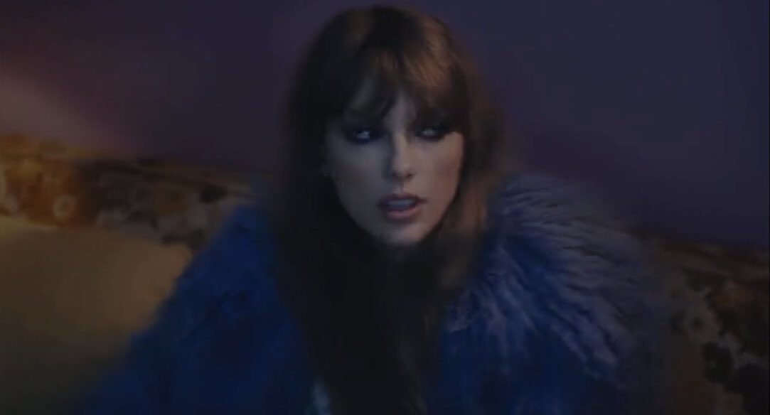 jpgold27's tweet photo. que orgulho da taylor. que orgulho. depois de folklore e evermore, os irmãos esplêndidos, ela ressurge com o trabalho novo dela de forma espetacular. é um álbum visual. ta acontecendo galera. taylor já é meia noite no brasil, vai logo #MidnightsTaylorSwift #Midnight #TSmidnight https://t.co/nBBVznIAyQ