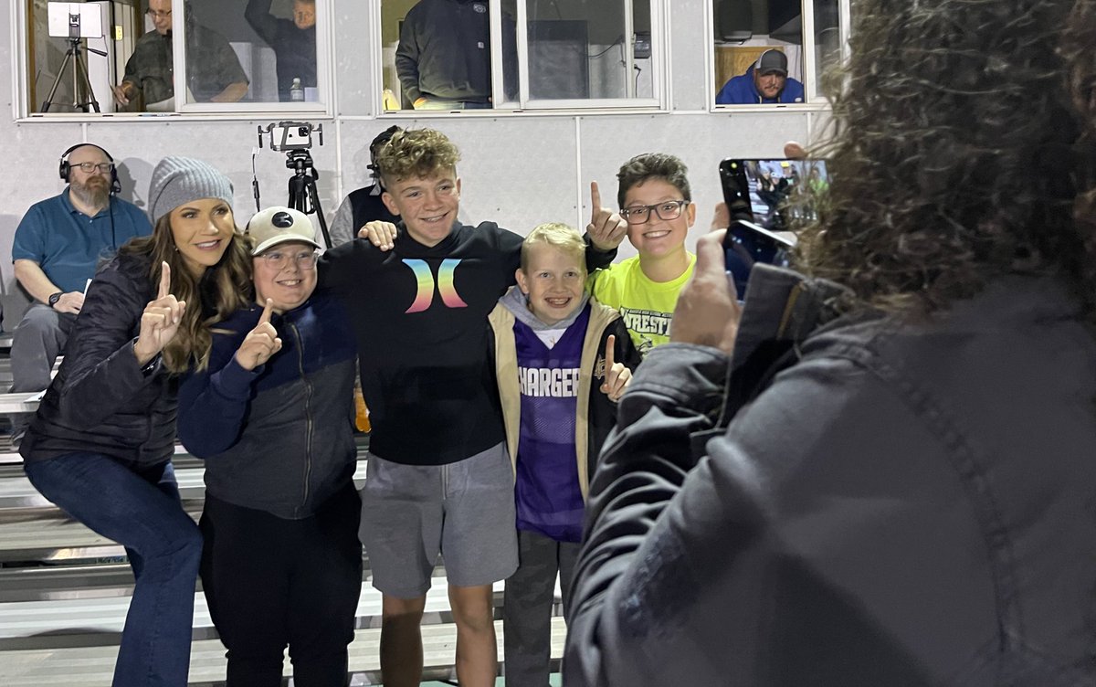 KristiNoem's tweet photo. Nothing like Fall football (even if it’s on a Thursday night)! Great game under the lights in Onida watching the Chargers take on the Battlers. Great to see everyone and cheer on these fantastic teams. https://t.co/EUDox5USTa