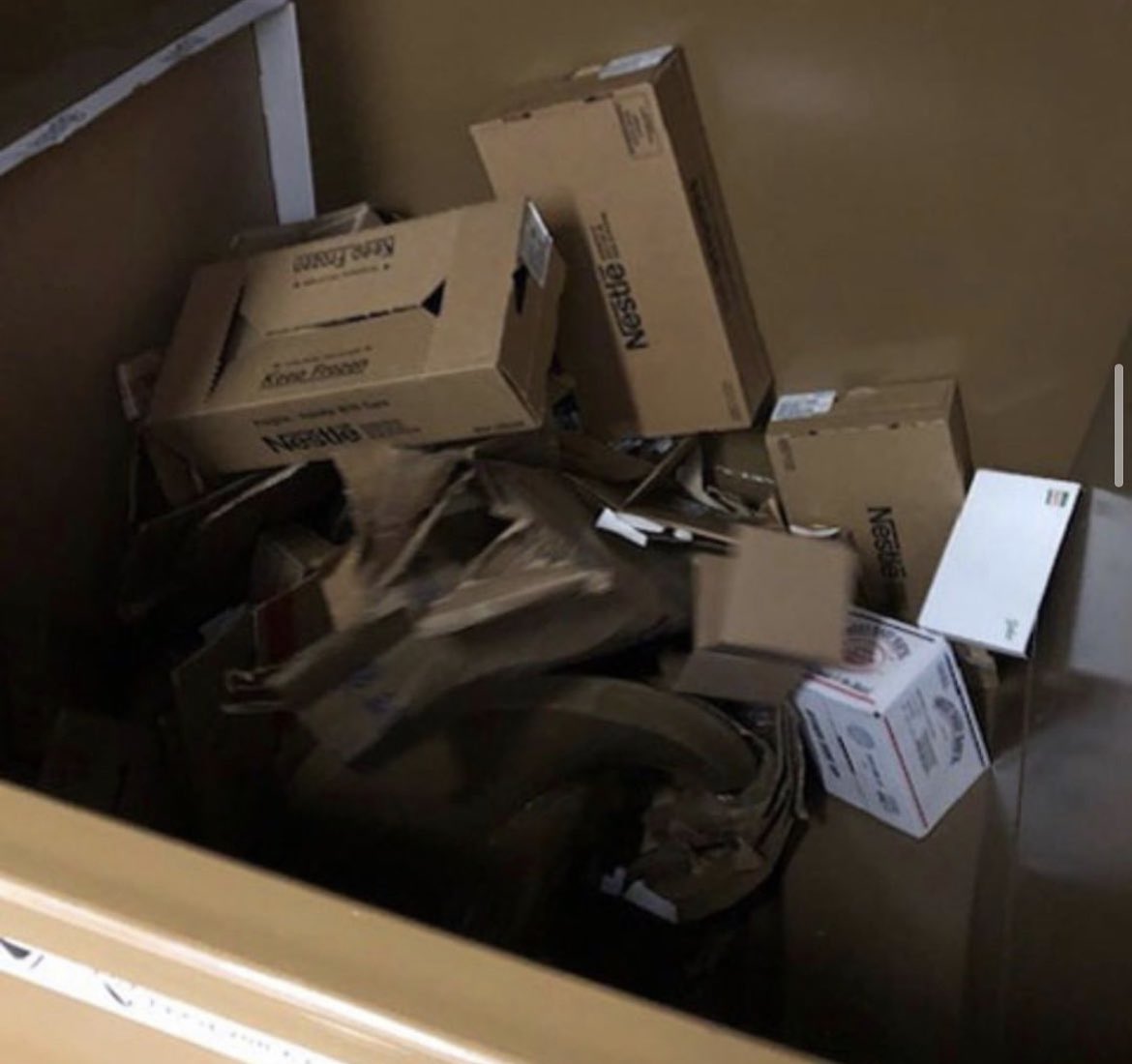 SaniTechSys's tweet image. Grocery stores can benefit from an auger compactor too, especially during the busy holiday season. 
❄️🦃
This is our ST104/36 auger compactor  in action, compacting holiday boxes and waste.

.
.
.
#thursday #tuesdaymotivation #project #augercompactor #wastemanagement #duvall