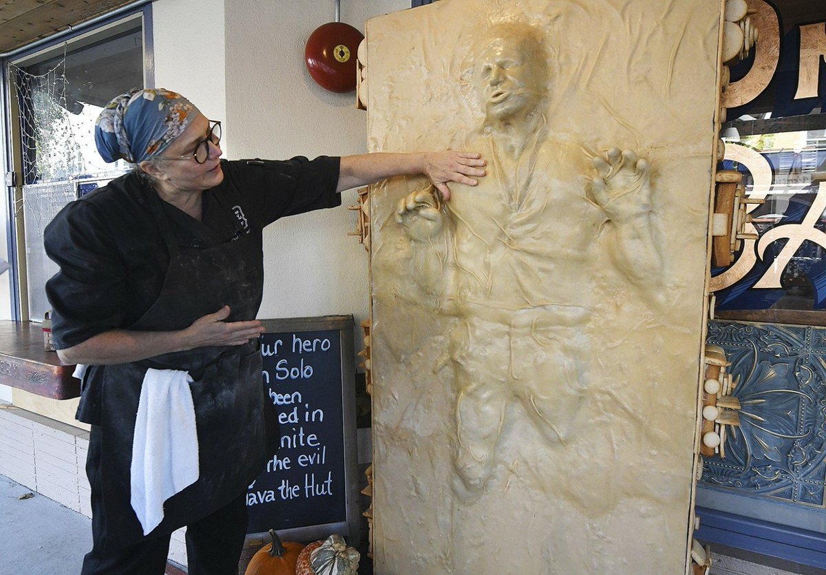 Attention everyone who adores The Empire Strikes Back as much as I do - a mother/daughter bakery in CA cooked up a life-size (and decidedly NOT low-carb) carbonited Han Solo!