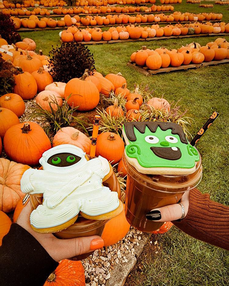 OctobersLeavess's tweet photo. Spooky coffee 👻🧡☕️ https://t.co/qyIaNgentd