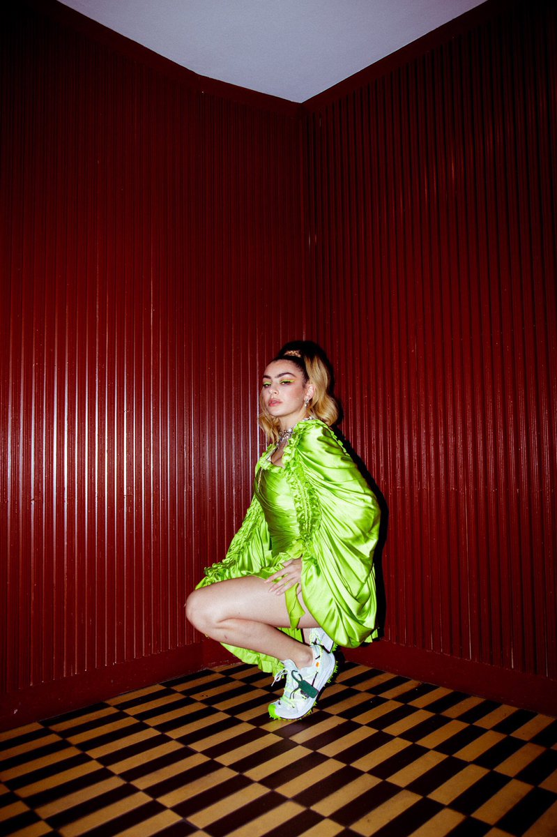 jasleenegon's tweet photo. 1999 vibes for the #SoOverYou release party tonight… 💚 only right i paid homage to the single that started it all! don’t think new york is ready? 🍭🍭 https://t.co/bvEsHkqJT8