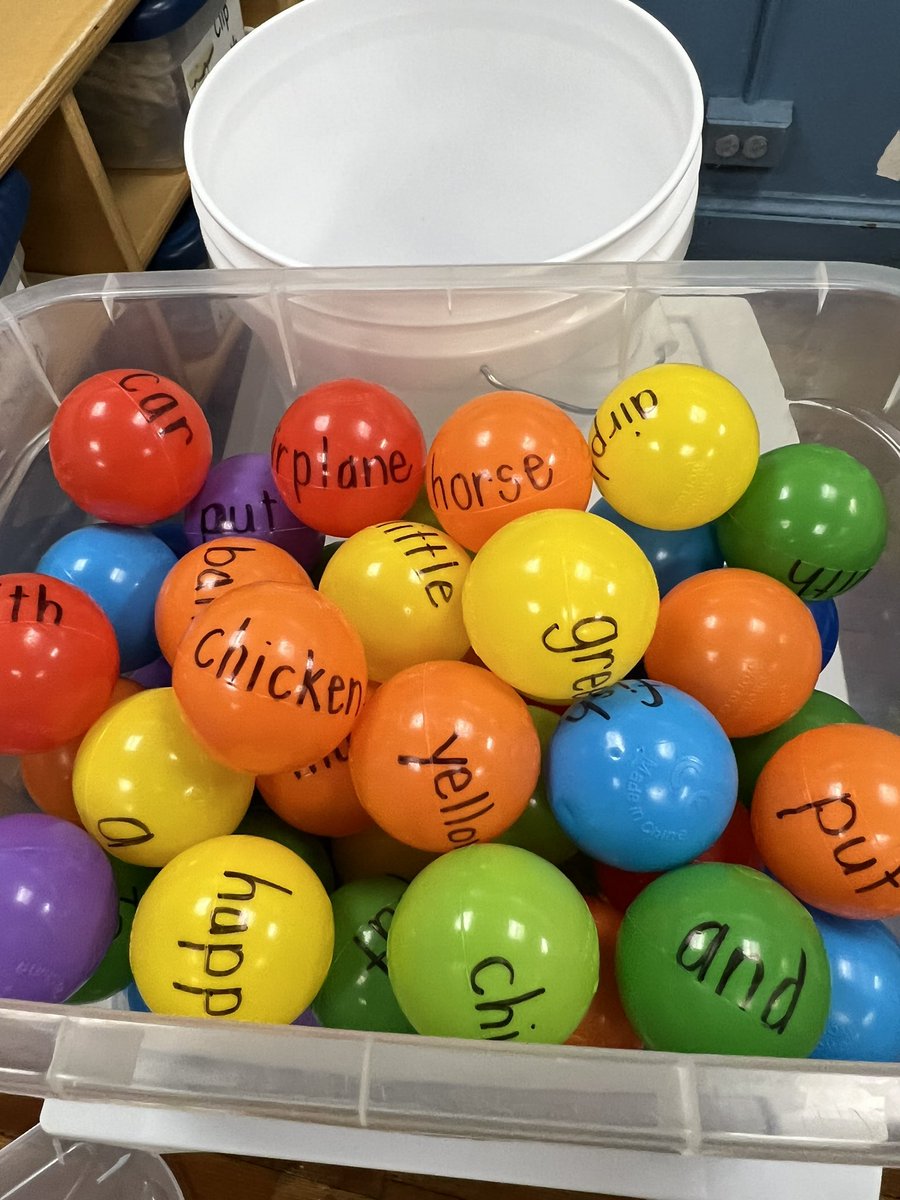 crod11218's tweet image. Spell and toss!

#LiteracyFun