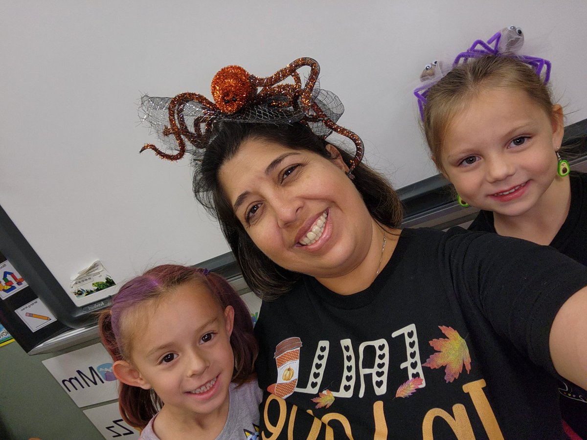 littleknights1's tweet photo. We celebrated Tacky Thursday with crazy hair! #RootEdMireles #JAMboreespiritweek @NISD_ECE @NISDMireles https://t.co/HZ2J7w7gvK
