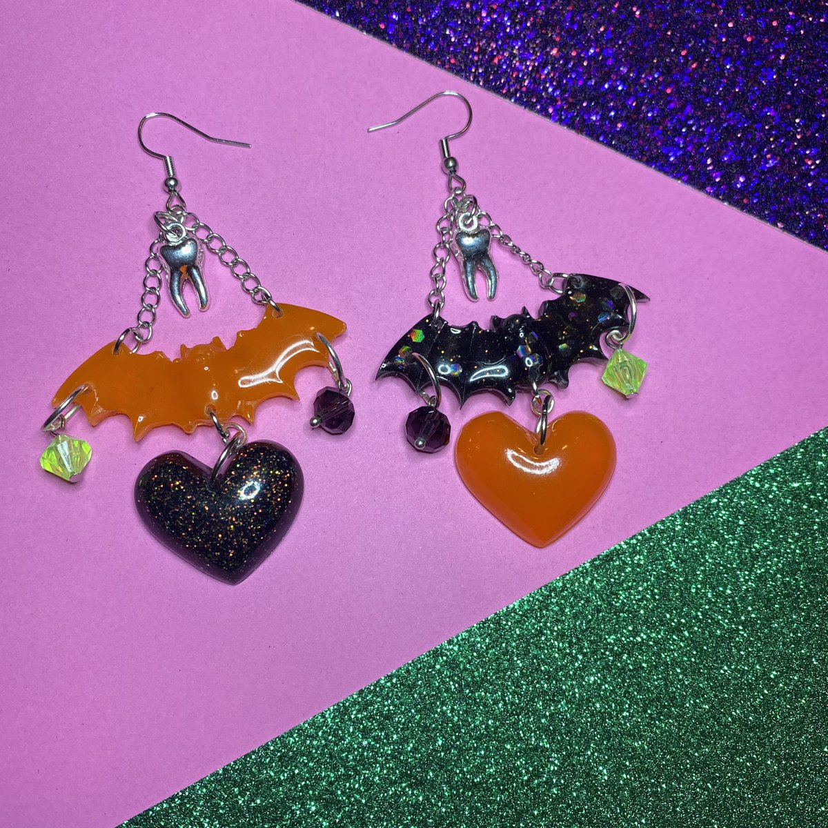 Left or right?
Batty 💖 vs Mischief Night 😈